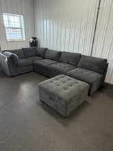 Thomasville Tisdale Fabric Sectional with Storage Ottoman! (BRAND NEW )
