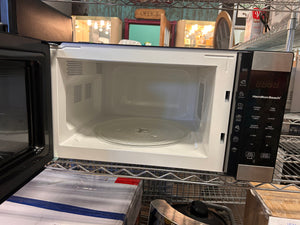Hamilton Beach 1.1 cu ft CounterTop Microwave Oven, 1000 Watts, Stainless Steel! (NEW OUT OF BOX - SMALL SCRATCH ON TOP)