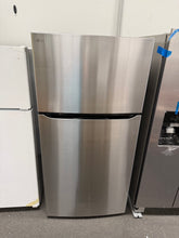 LG 33 in. W 24 cu. ft. Top Freezer Refrigerator w/ LED Lighting and Multi-Air Flow in Stainless Steel, ENERGY STAR! (BRAND NEW)