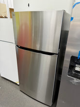 LG 33 in. W 24 cu. ft. Top Freezer Refrigerator w/ LED Lighting and Multi-Air Flow in Stainless Steel, ENERGY STAR! (BRAND NEW)