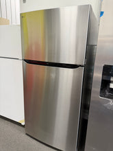 LG 33 in. W 24 cu. ft. Top Freezer Refrigerator w/ LED Lighting and Multi-Air Flow in Stainless Steel, ENERGY STAR! (BRAND NEW)