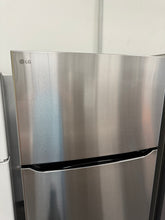 LG 33 in. W 24 cu. ft. Top Freezer Refrigerator w/ LED Lighting and Multi-Air Flow in Stainless Steel, ENERGY STAR! (BRAND NEW)