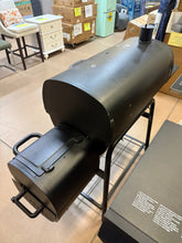 Nexgrill 29 in. Barrel Offset Charcoal Smoker and Grill in Black!! NEW AND ASSEMBLED(MISSING TEMP GUAGE)!!