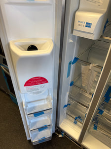 Frigidaire Gallery 22.3-cu ft Side-by-Side Refrigerator with Ice Maker ,Water and Ice Dispenser ( Fingerprint Resistant Stainless Steel ) ENERGY STAR Certified! (BRAND NEW - MISSING HANDLES!)