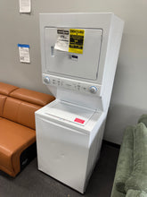 GAS!! Frigidaire 3.9 cu. ft. Washer and 5.6 cu. ft. Gas Dryer Combo in White with Quick Wash & Dry Cycle, MaxFill and Long Vent! (BRAND NEW - SCRATCH/DENT) - GAS!