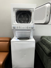 GAS!! Frigidaire 3.9 cu. ft. Washer and 5.6 cu. ft. Gas Dryer Combo in White with Quick Wash & Dry Cycle, MaxFill and Long Vent! (BRAND NEW - SCRATCH/DENT) - GAS!