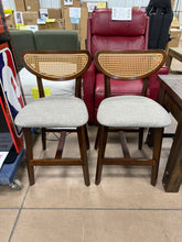 Charnese 24'' Counter Stool (Set of 2)