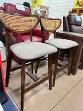 Charnese 24'' Counter Stool (Set of 2)