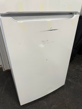 Frigidaire 30 in. 18.3 cu. ft. Top Freezer Refrigerator, Garage Ready! (NEW - SCRATCH/DENT)