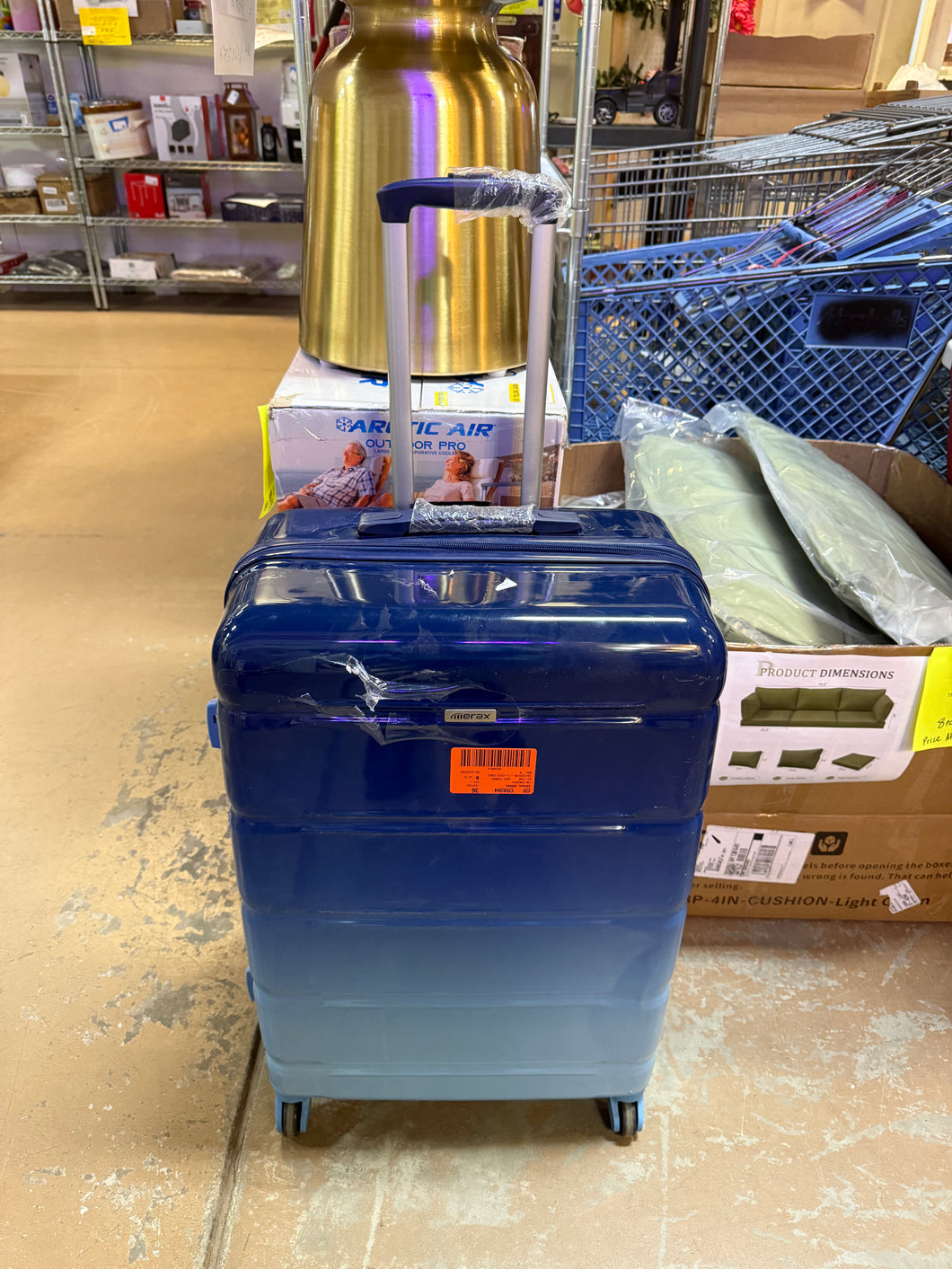 Merax 3-Piece Gradient Blue 20 in. 24 in. 28 in. ABS and PC Hardshell Spinner Luggage Set with TSA Lock, 20 in. with USB Port! (NEW - WRAPPED IN PLASTIC - MINOR SCRATCH ON 28”)