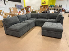 Thomasville Tisdale Fabric Sectional with Storage Ottoman! (BRAND NEW )