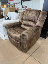 Chemika 40.9'' W Classic Super Soft Padding And Oversize Manual Recliner With Rivets! (NEW)