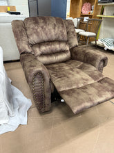 Chemika 40.9'' W Classic Super Soft Padding And Oversize Manual Recliner With Rivets! (NEW)