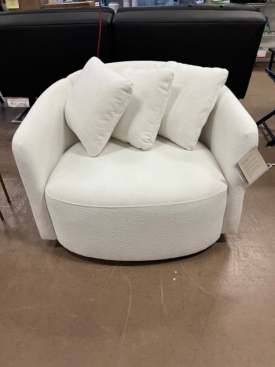 Beautiful Drew Chair by Drew Barrymore, Cream! (NEW & ASSEMBLED!)