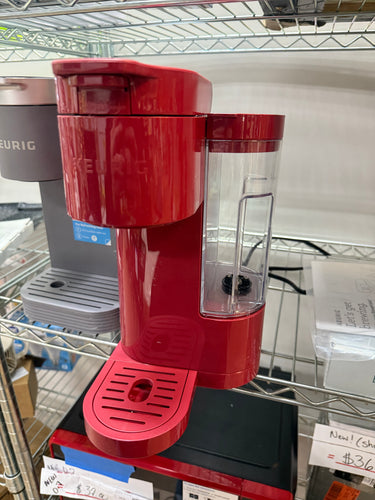 Keurig K-Express Essentials Red Single-Serve K-Cup Pod Coffee Maker!! LIGHTLY USED(TESTED WORKS GREAT)!!
