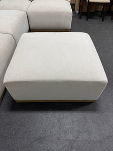 Henredon Murphy Fabric Modular Sectional with Ottoman! (DEPARTMENT STORE RETURN)