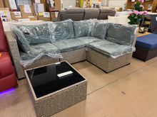 5Pc Outdoor Wicker Sofa Chaise W/Coffee Table! (NEW - GREEN CUSHIONS)
