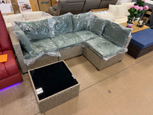 5Pc Outdoor Wicker Sofa Chaise W/Coffee Table! (NEW - GREEN CUSHIONS)