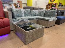 5Pc Outdoor Wicker Sofa Chaise W/Coffee Table! (NEW - GREEN CUSHIONS)