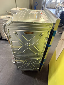 !!REDUCED!! MAKE YOUR KITCHEN THE TALK OF YOUR NEXT HOME PARTY WITH THIS BEAUTIFUL DOUBLE WALL OVEN!!

Frigidaire Gallery 30 inch Double Electric Wall Oven with Air Fry Self + Steam Cleaning ( Fingerprint Resistant Stainless Steel)!! BRAND NEW(MINOR DENT