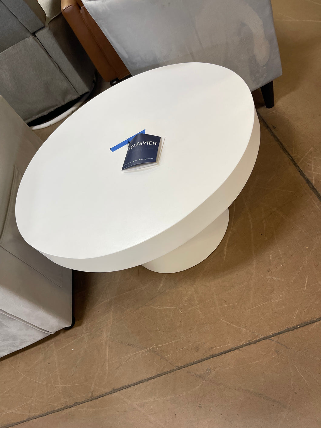 SAFAVIEH Jaria Solid Paper Mache Round Coffee Table, White- new