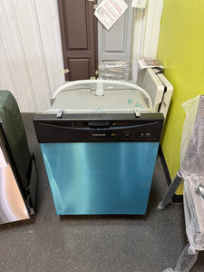 Frigidaire Smart 24-in Front Control Built-in Dishwasher ( Stainless steel ) , 62-Decibel Standard Sound Level! (NEW - DENTED FRONT)