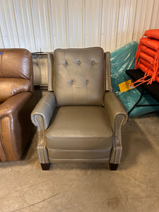 Ridgewood Top Grain Leather Pushback Recliner!

-Brand new out of the box