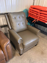 Ridgewood Top Grain Leather Pushback Recliner!

-Brand new out of the box