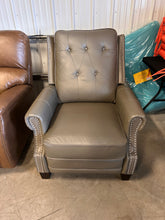 Ridgewood Top Grain Leather Pushback Recliner!

-Brand new out of the box