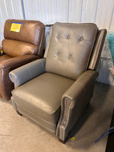 Ridgewood Top Grain Leather Pushback Recliner!

-Brand new out of the box