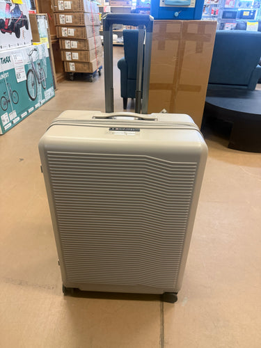 Signature 29” Hardside Large Checked Spinner Suitcase - Open Story! NEW!!