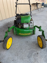 John Deere Self Propelled Gas Zero Turn Lawn Mower! (USED - GREAT CONDITION)