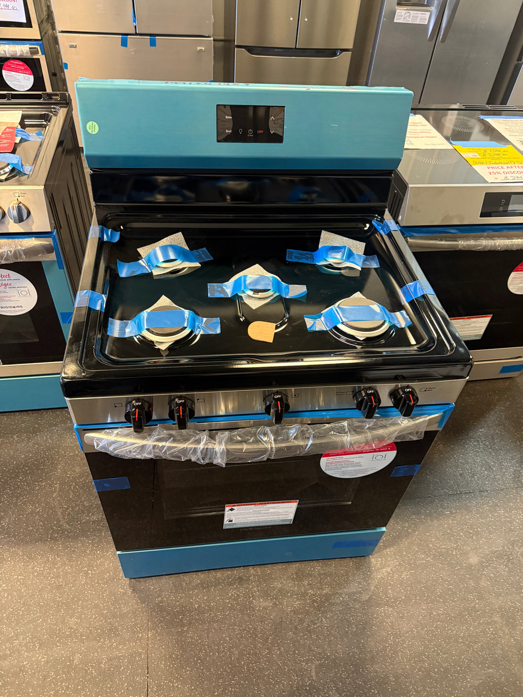 Frigidaire 30-in 5 burners 5.1-cu ft Freestanding Natural Gas Range (Stainless Steel )!! BRAND NEW(MINOR DENT ON RIGHT SIDE)!!