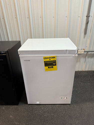 Vissani 5.0 cu. ft. Manual Defrost Chest Freezer with LED Light in White Garage Ready! (NEW - DENTED)
