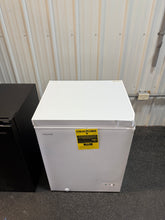 Vissani 5.0 cu. ft. Manual Defrost Chest Freezer with LED Light in White Garage Ready! (NEW - DENTED)