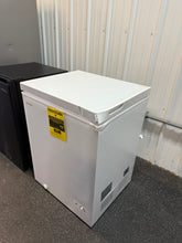Vissani 5.0 cu. ft. Manual Defrost Chest Freezer with LED Light in White Garage Ready! (NEW - DENTED)