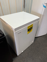 Vissani 5.0 cu. ft. Manual Defrost Chest Freezer with LED Light in White Garage Ready! (NEW - DENTED)