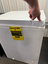 Vissani 5.0 cu. ft. Manual Defrost Chest Freezer with LED Light in White Garage Ready! (NEW - DENTED)