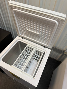 Vissani 5.0 cu. ft. Manual Defrost Chest Freezer with LED Light in White Garage Ready! (NEW - DENTED)