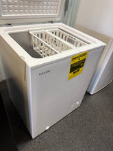 Vissani 5.0 cu. ft. Manual Defrost Chest Freezer with LED Light in White Garage Ready! (NEW - DENTED)