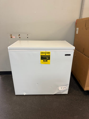 Magic Chef 7.0 cu. ft. Chest Freezer in White!! NEW, DENT FROM SHIPPING!!