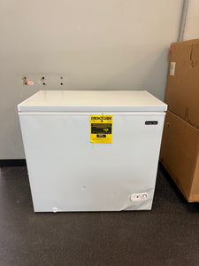 Magic Chef 7.0 cu. ft. Chest Freezer in White!! NEW, DENT FROM SHIPPING!!
