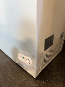 Magic Chef 7.0 cu. ft. Chest Freezer in White!! NEW, DENT FROM SHIPPING!!