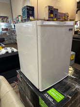Magic Chef 2.6 cu. ft. Mini Fridge in White without Freezer! (NEW - DENTED)