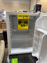 Magic Chef 2.6 cu. ft. Mini Fridge in White without Freezer! (NEW - DENTED)