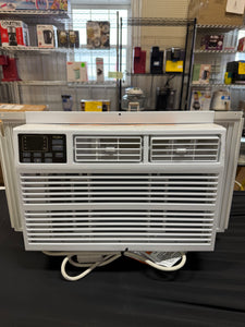Whirlpool 8,000 BTU 115V Window Air Conditioner Cools 350 sq. ft. Timer, Sleep Mode and Remote in White! (NEW - SCRATCHED - CRACKED PLASTIC)