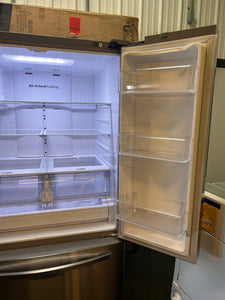 Samsung 27-cu ft French Door Refrigerator with Dual Ice Maker (Fingerprint Resistant Stainless Steel) ENERGY STAR! (New - DENTED - CRACKED DRAWER)