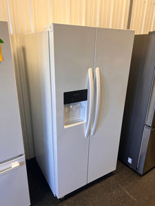 Frigidaire 22.3-cu ft Side-by-Side Refrigerator with Ice Maker (White) - (Brand New - DENTED - Missing Shelves)