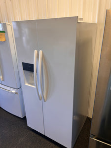 Frigidaire 22.3-cu ft Side-by-Side Refrigerator with Ice Maker (White) - (Brand New - DENTED - Missing Shelves)