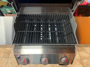 Weber Spirit E-310 3-Burner Liquid Propane Gas Grill in Black!! BRAND NEW AND ASSEMBLED (MINOR SCRATCH AND DENTS)!!